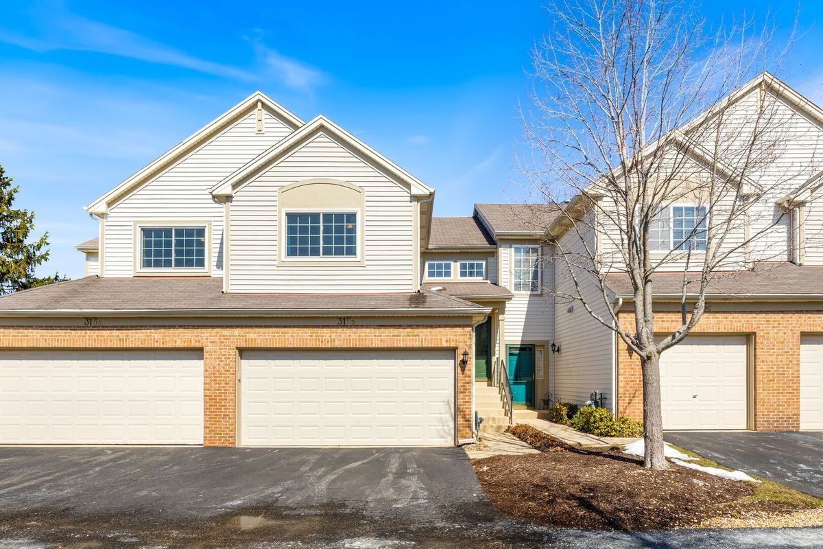 315 Thornwood Way #B, South Elgin, IL 60177