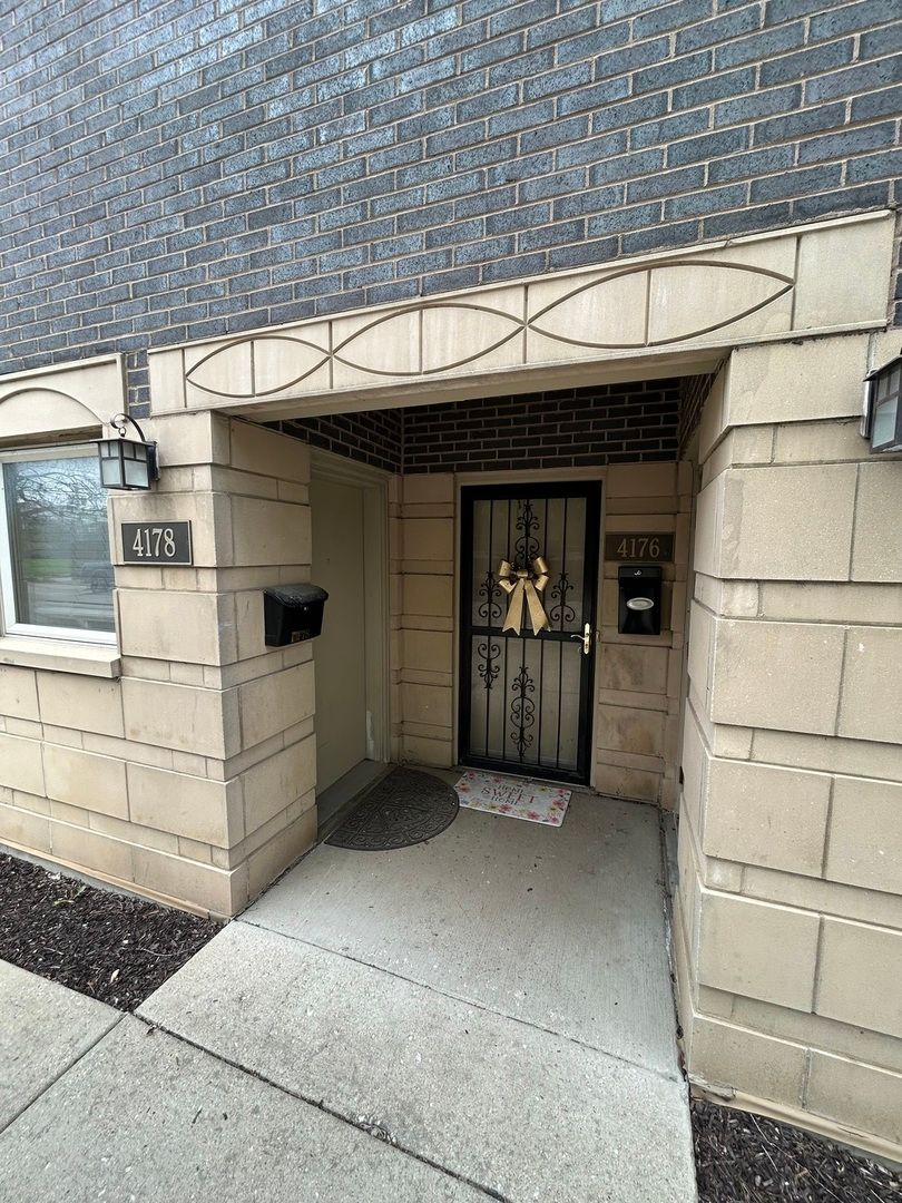 4178 S DREXEL Boulevard #2 — Chicago, IL 60653