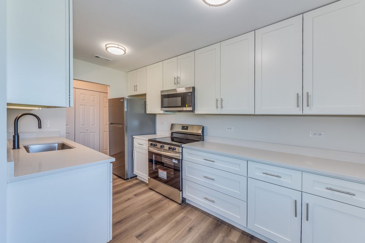 900 Perrie Drive #304, Elk Grove Village, IL 60007