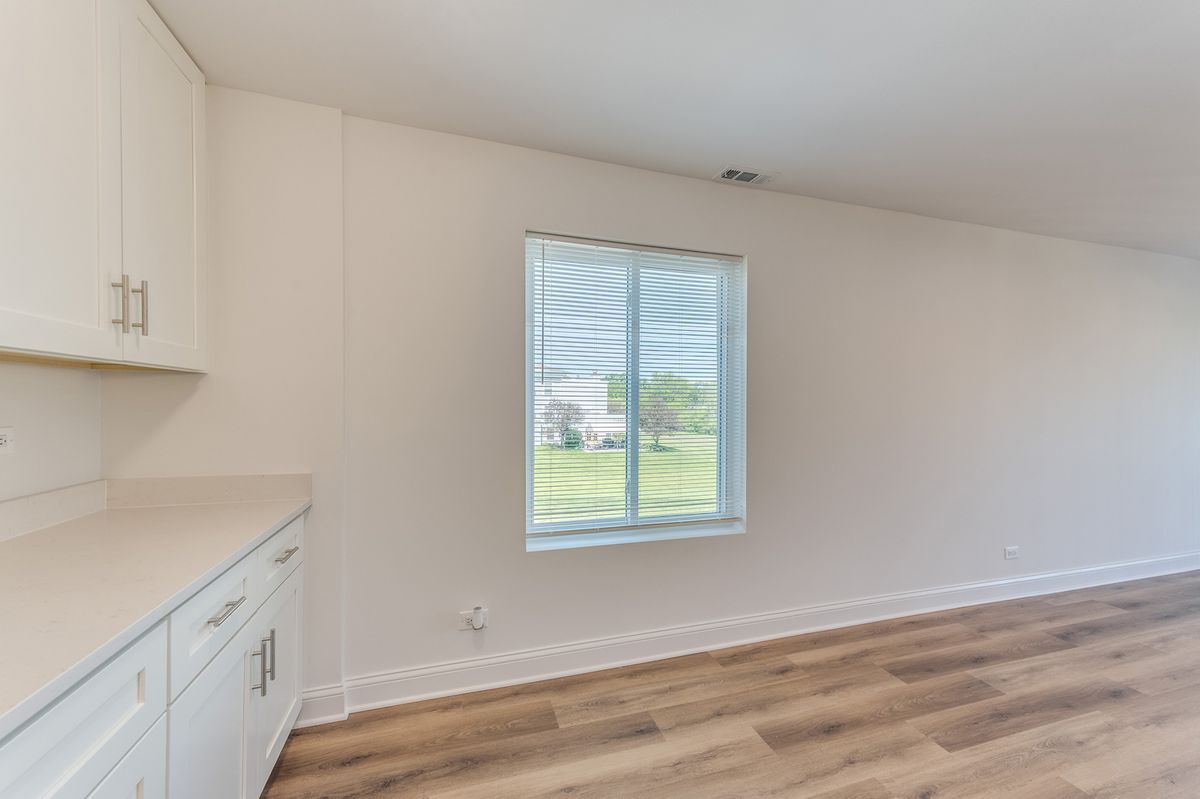 900 Perrie Drive #304, Elk Grove Village, IL 60007