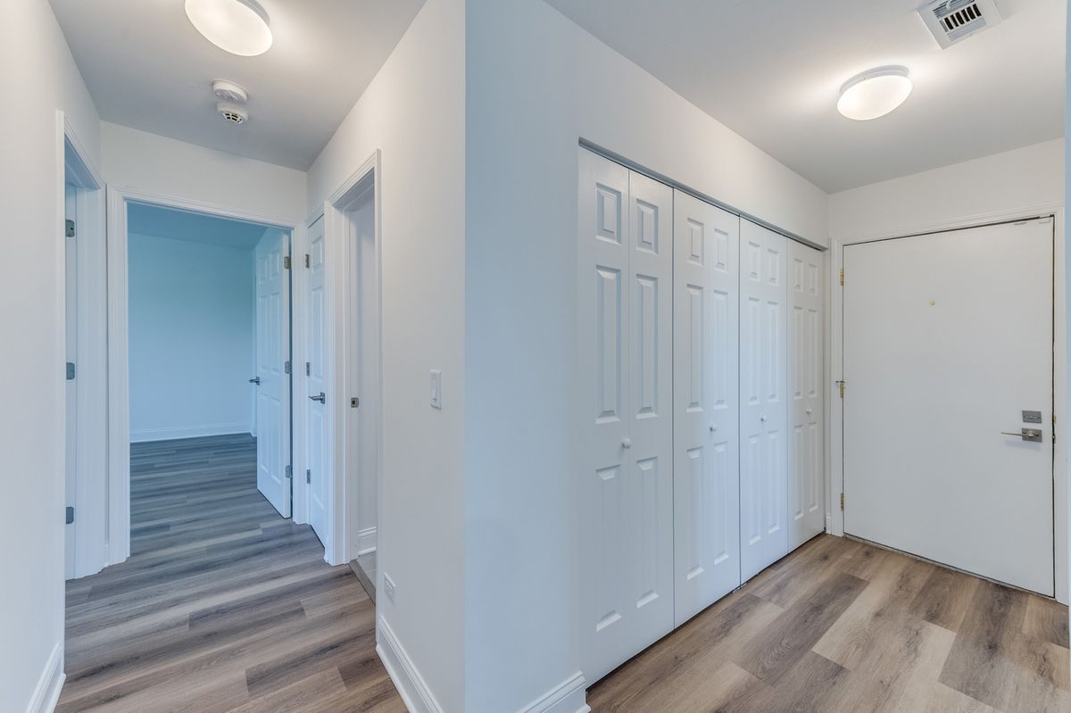 900 Perrie Drive #304, Elk Grove Village, IL 60007