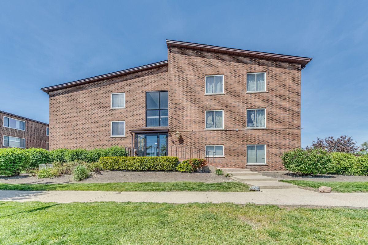 900 Perrie Drive #304, Elk Grove Village, IL 60007