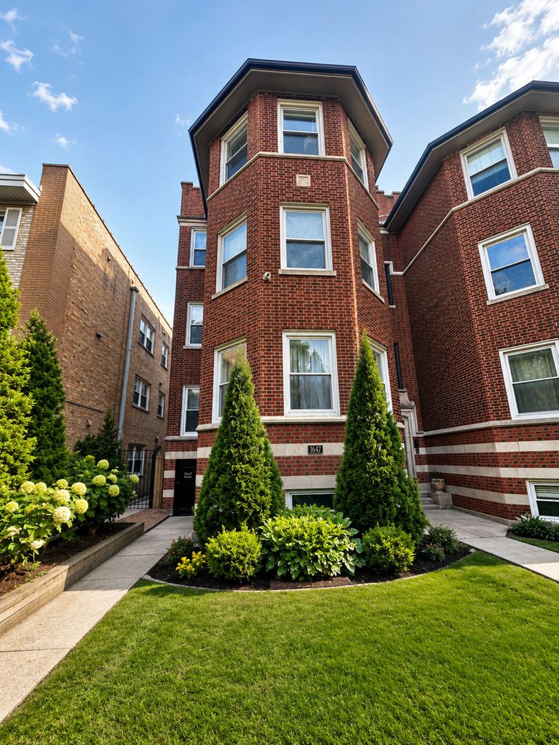 1647 W Sherwin Avenue #1 — Chicago, IL 60626