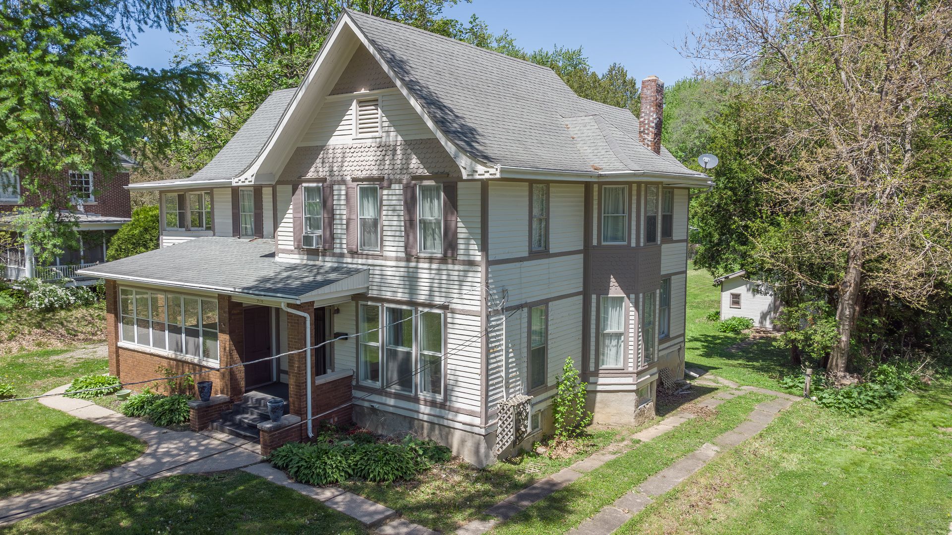 916 W Stephenson Street — Freeport, IL 61032