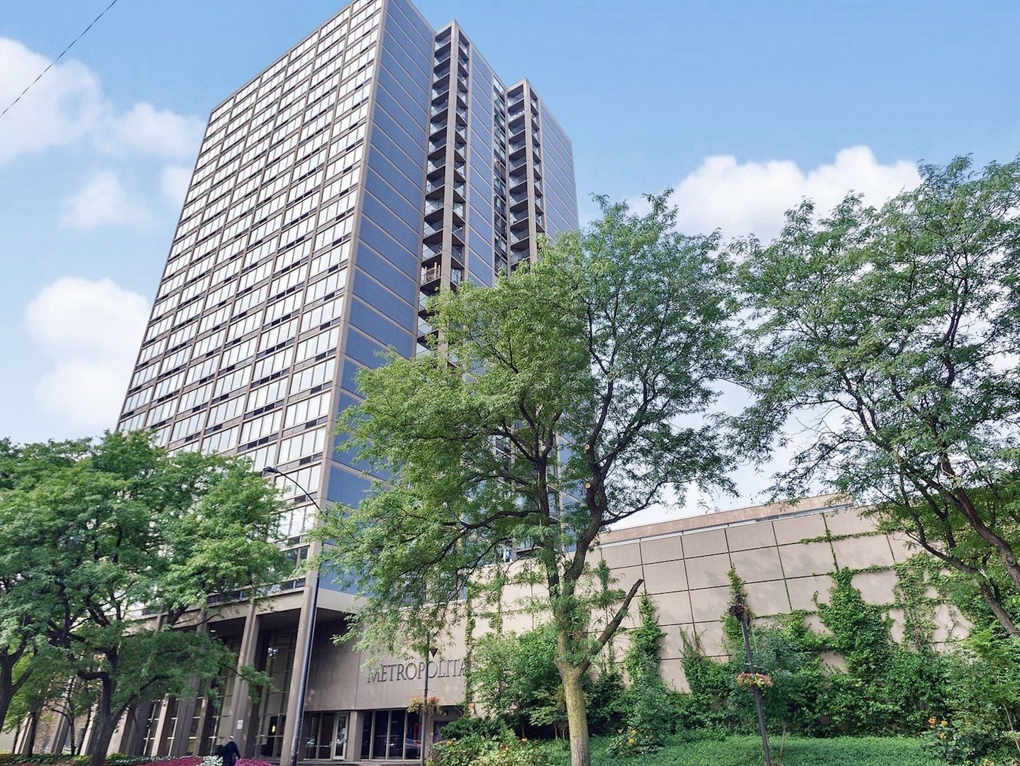 5320 N Sheridan Road #310 — Chicago, IL 60640