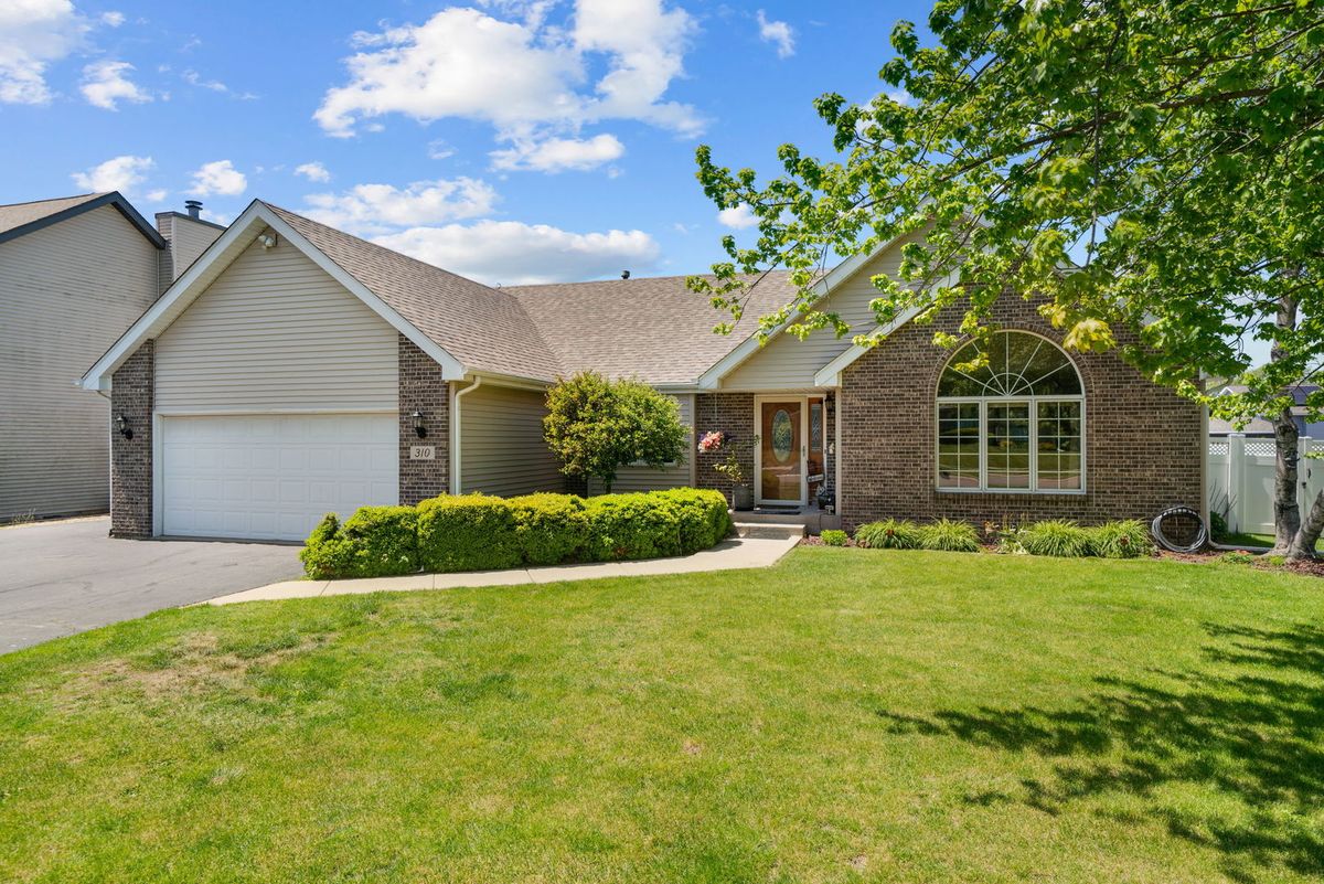 310 Shelden Drive, Winnebago, IL 61088