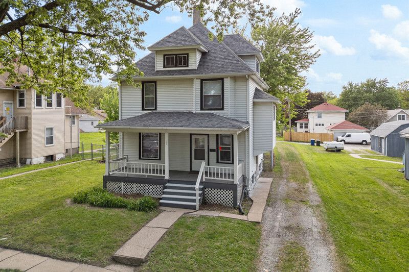 2132 Farnam Street — Davenport, IA 52803