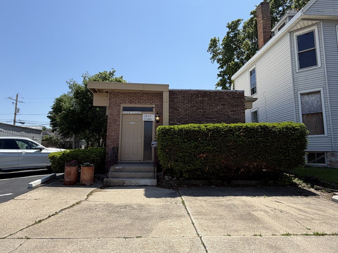 513 E Locust Street — Bloomington, IL 61701