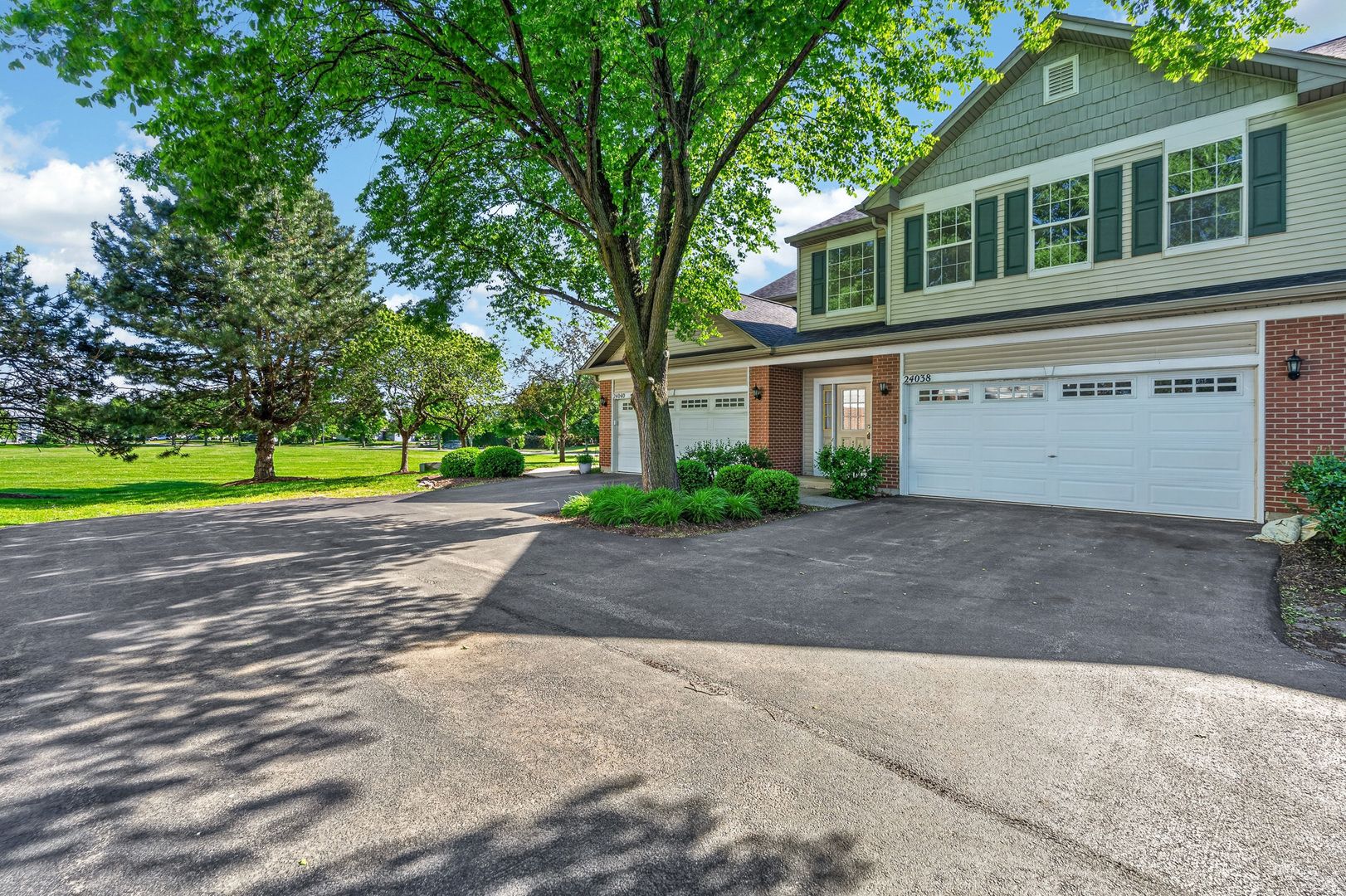 24038 W Walnut Circle #24038 — Plainfield, IL 60585