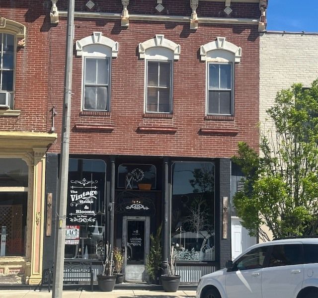 8 W Main Street — Duquoin, IL 62832
