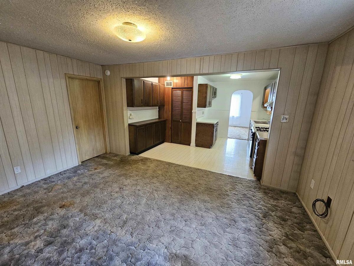 2712 LOGAN Street, Mt Vernon, IL 62864