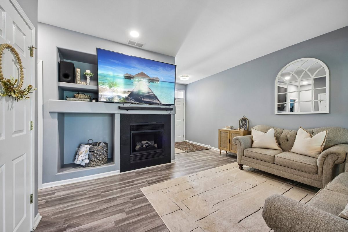 1496 W Remington Lane #1496, Round Lake, IL 60073