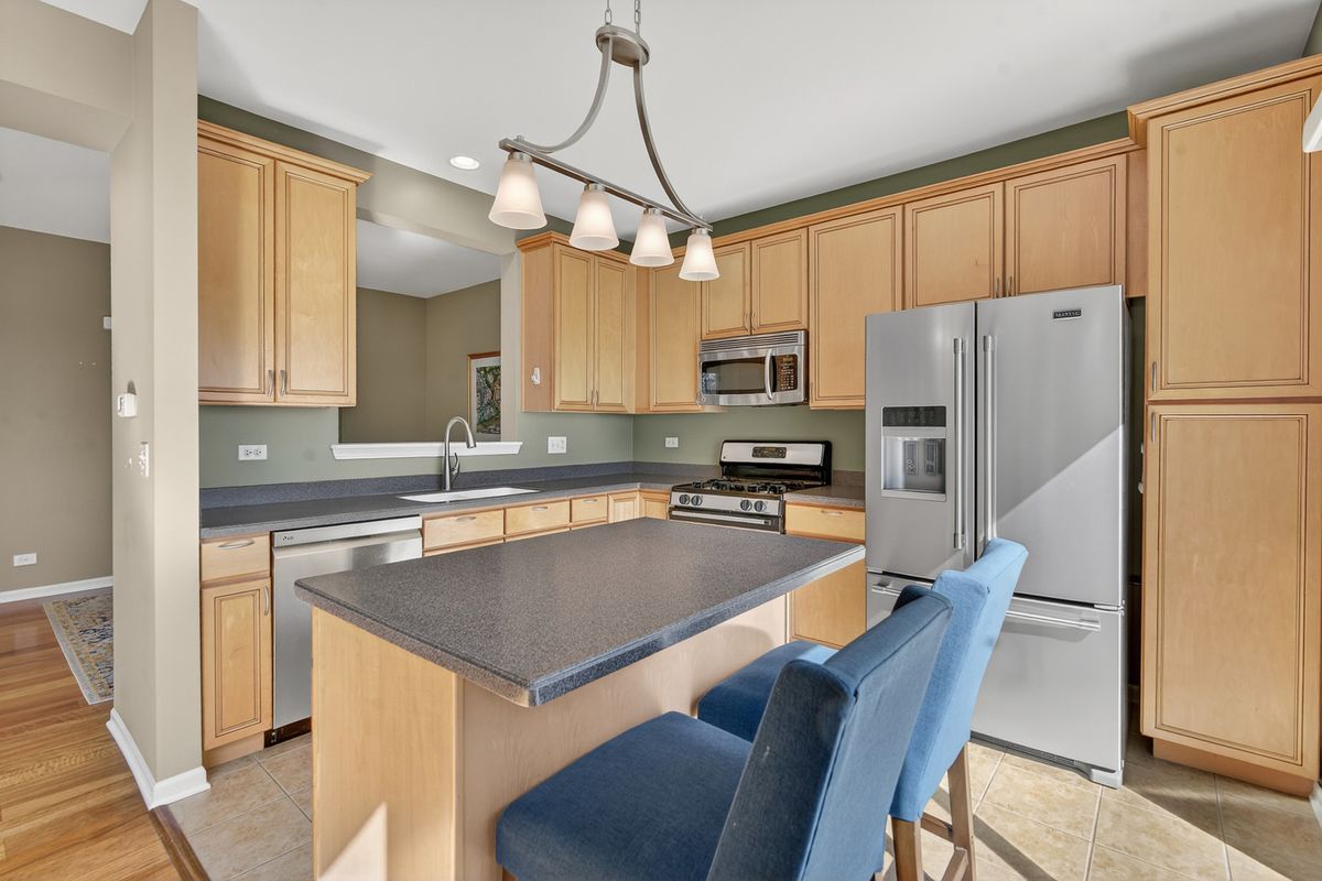 2027 S Kristina Lane, Round Lake, IL 60073
