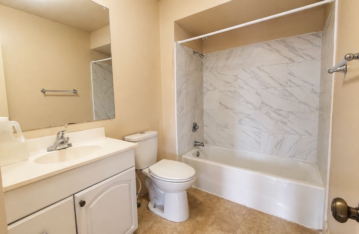 155 W Elk Trail #354, Carol Stream, IL 60188
