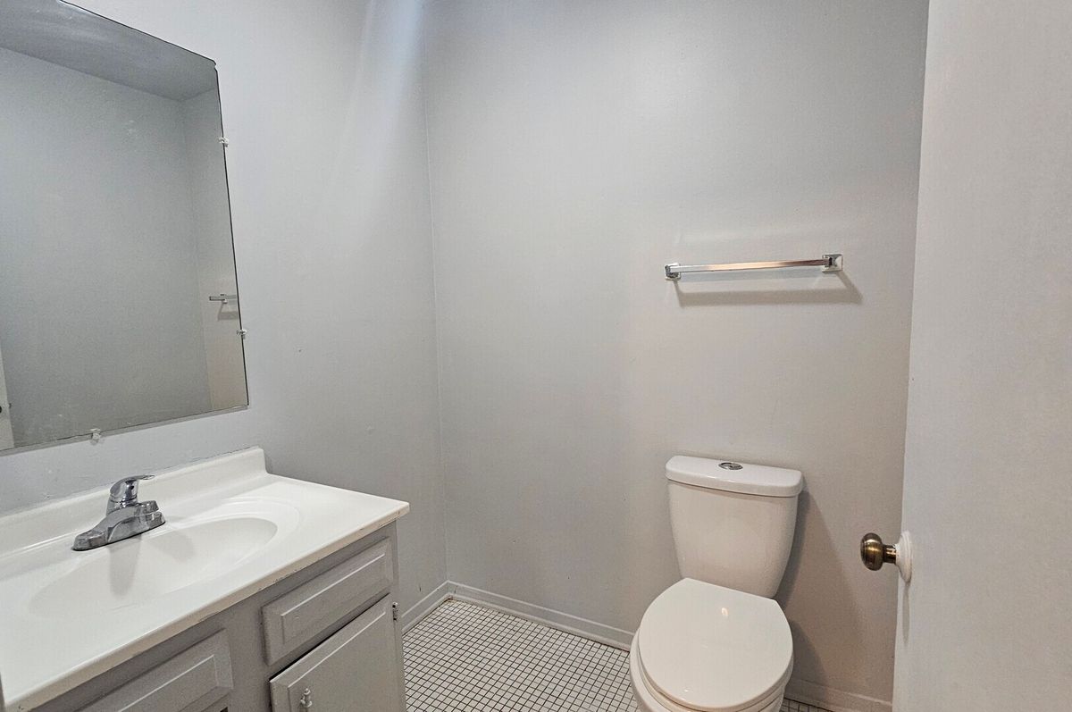 155 W Elk Trail #354, Carol Stream, IL 60188
