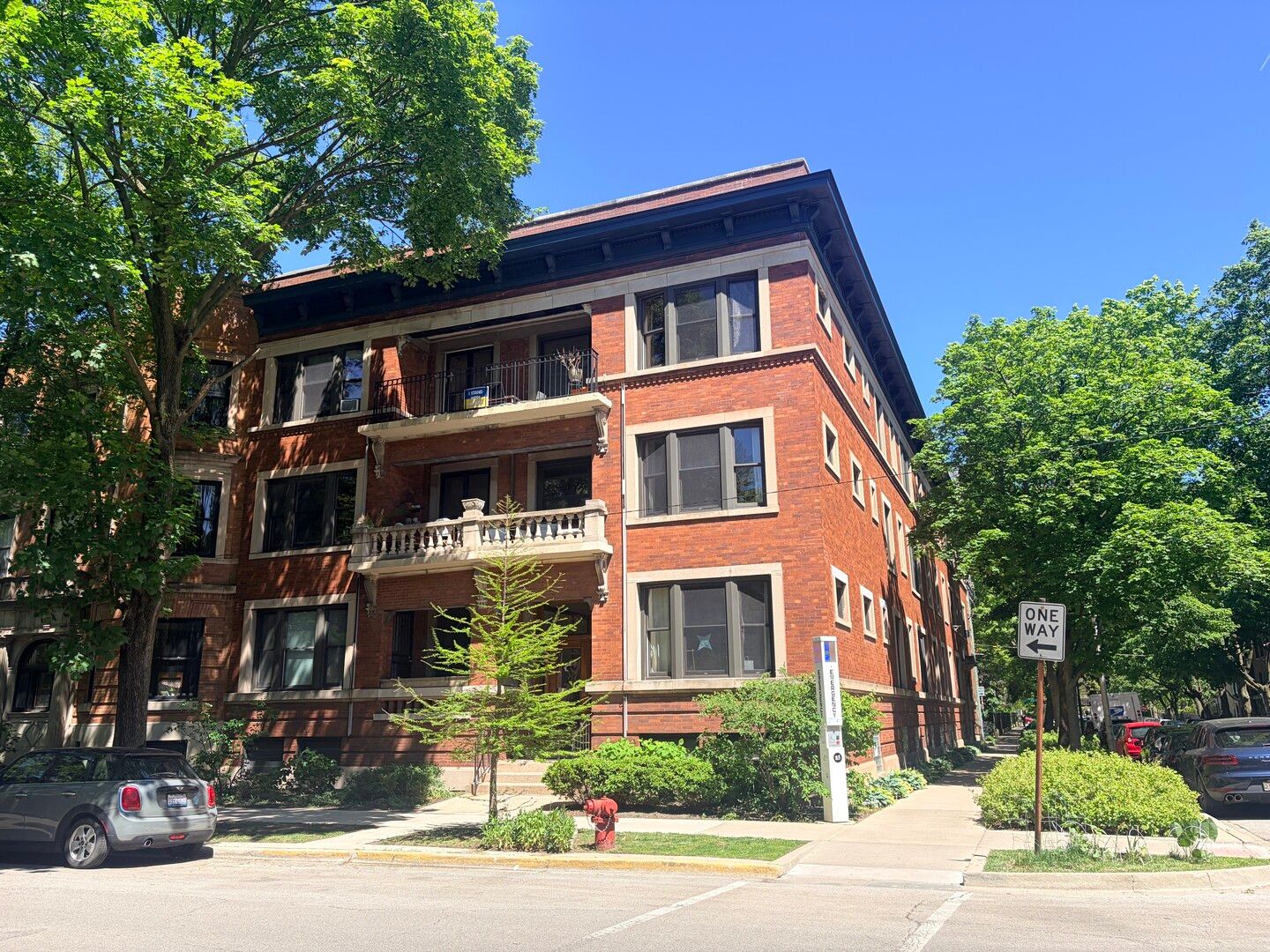 5559 S Blackstone Avenue #2 — Chicago, IL 60637