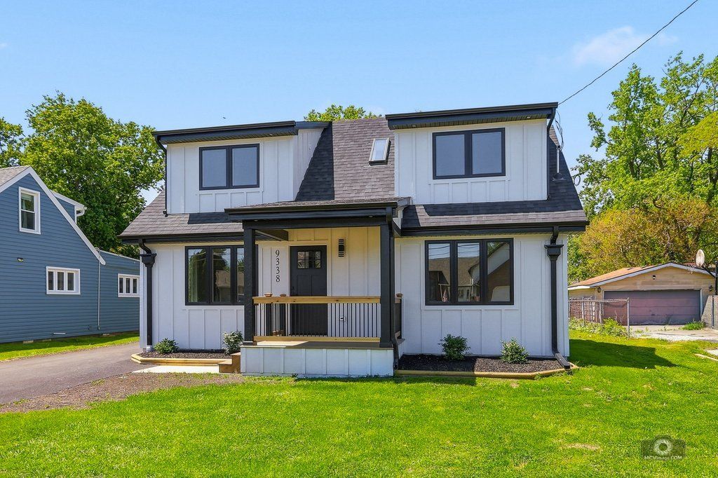 9338 Sayre Avenue — Oak Lawn, IL 60453