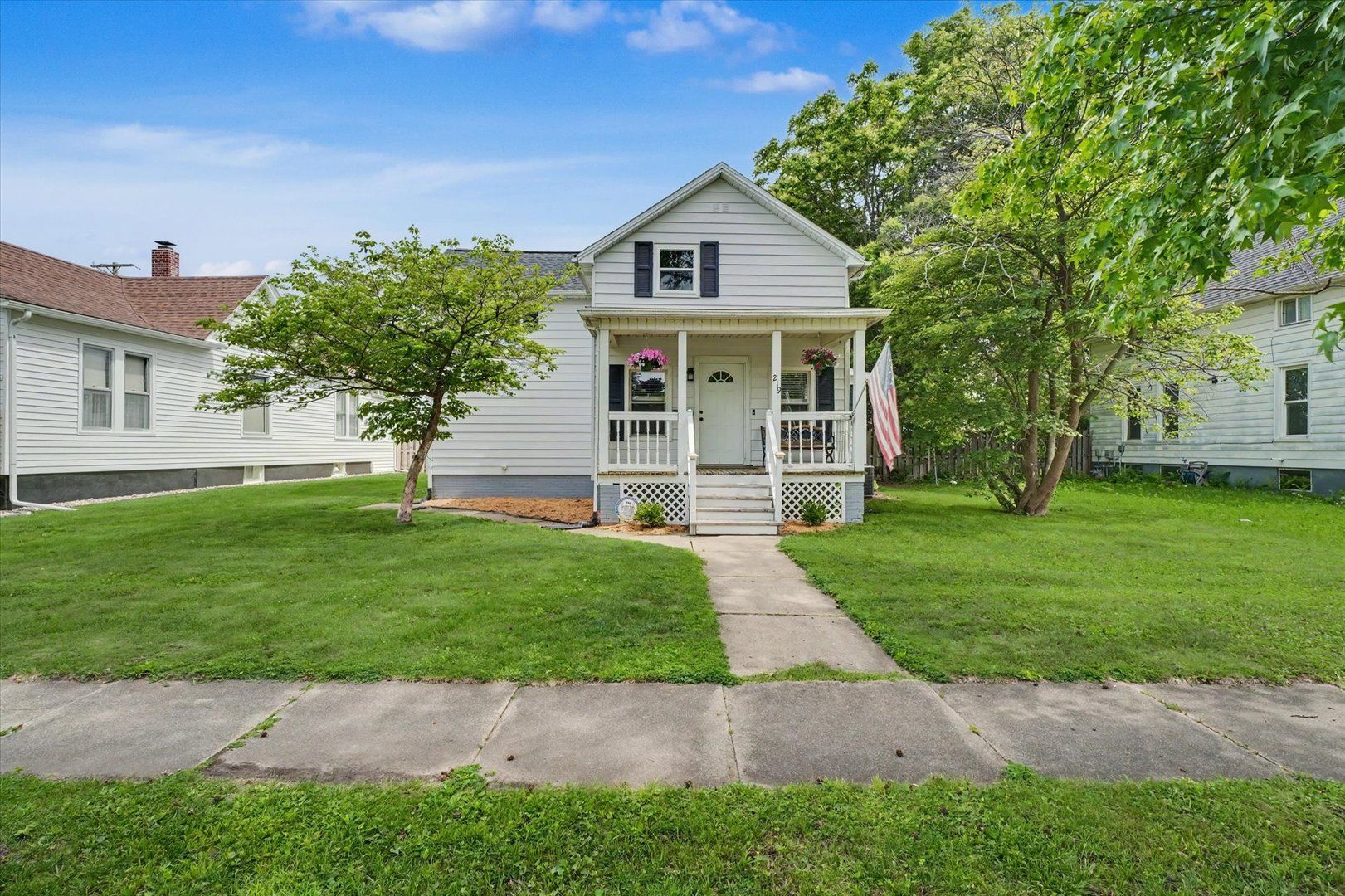 219 E ORLEANS — Paxton, IL 60957