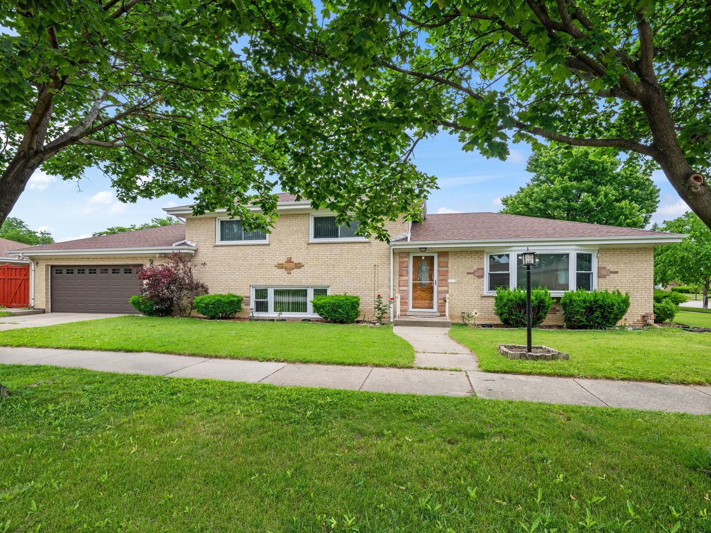 7662 Enfield Avenue — Morton Grove, IL 60053