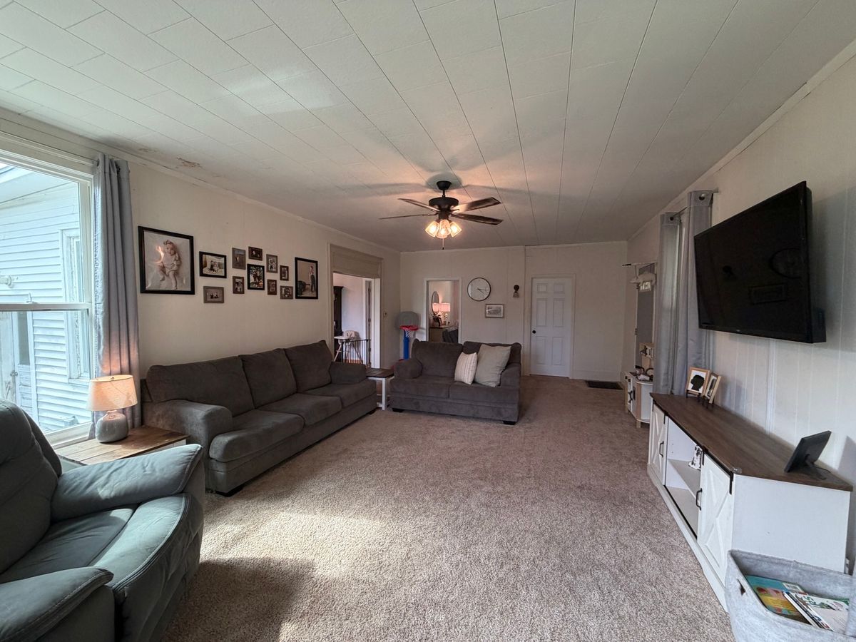 607 N Plum Street, Farmer City, IL 61842