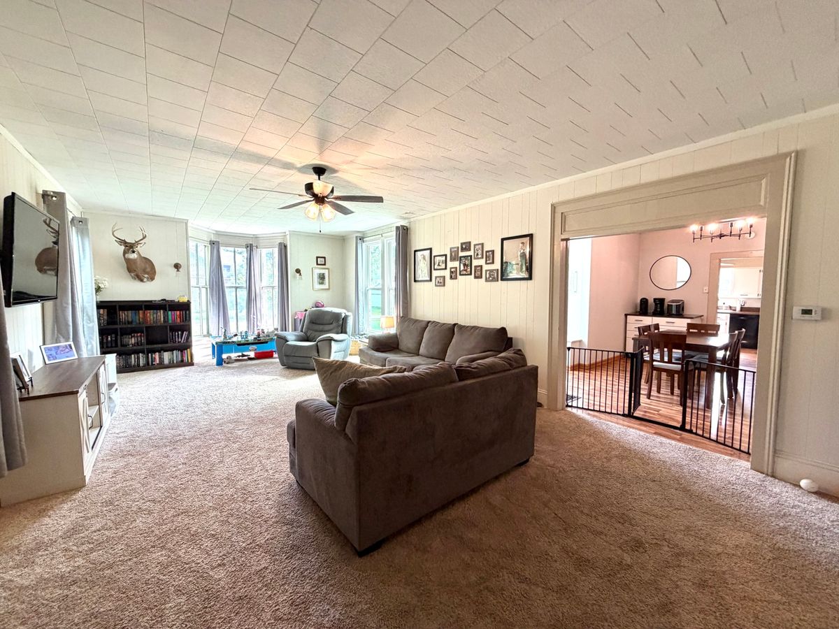 607 N Plum Street, Farmer City, IL 61842