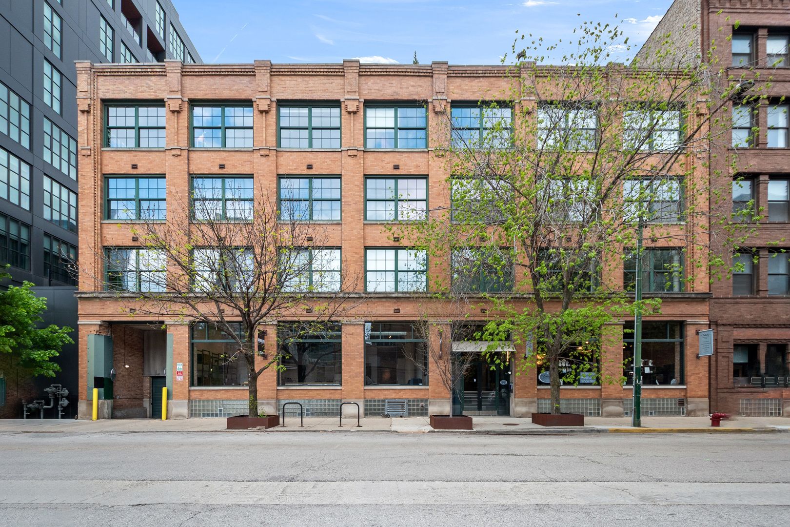 110 N Peoria Street #208 — Chicago, IL 60607
