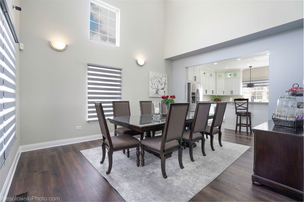 1907 E Grand Avenue, Lindenhurst, IL 60046