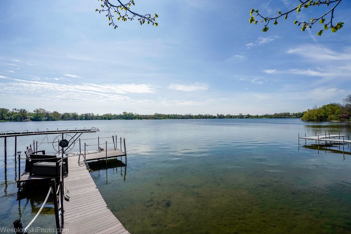 1907 E Grand Avenue, Lindenhurst, IL 60046
