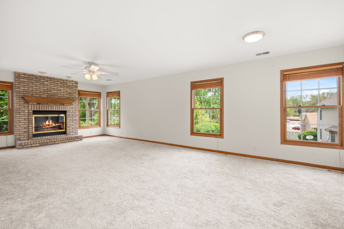 183 McLaren Drive N #183, Sycamore, IL 60178