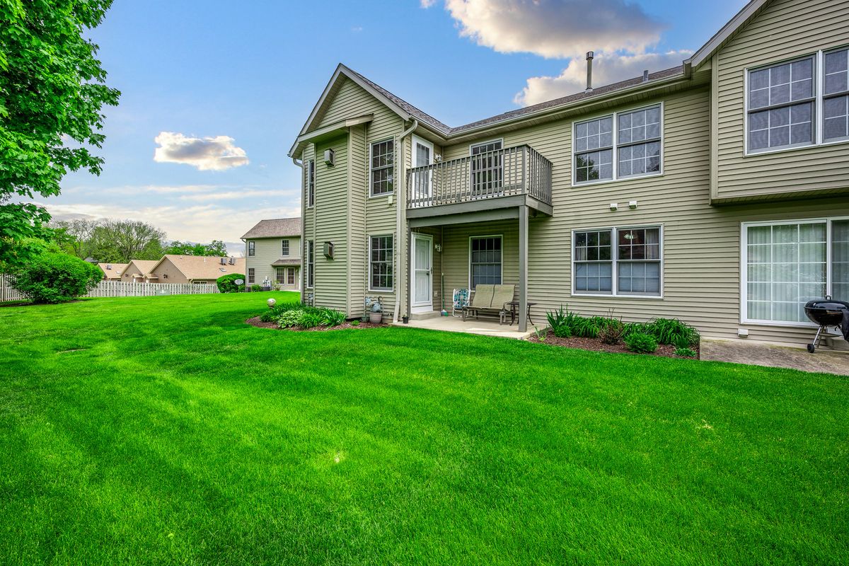 183 McLaren Drive N #183, Sycamore, IL 60178