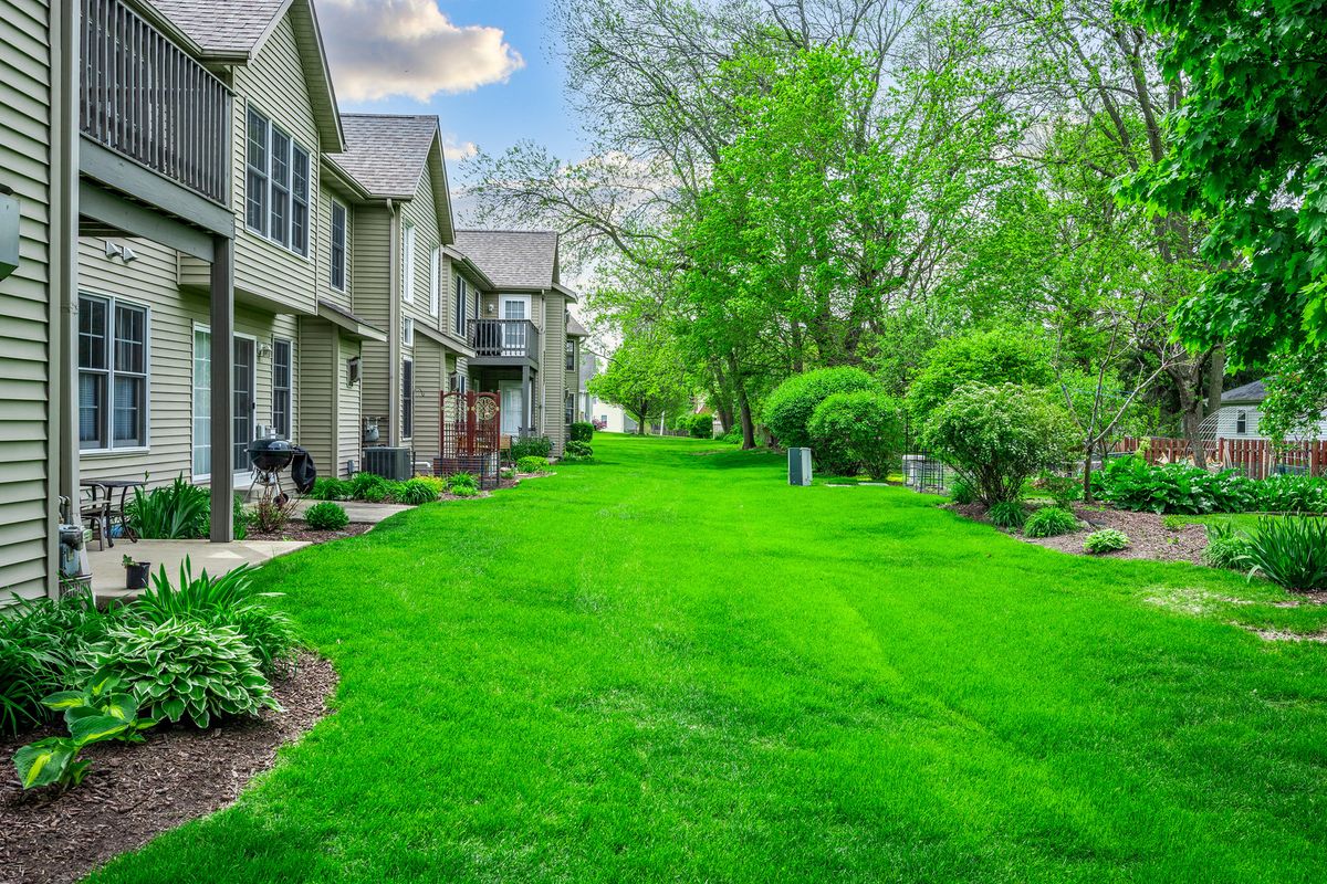 183 McLaren Drive N #183, Sycamore, IL 60178