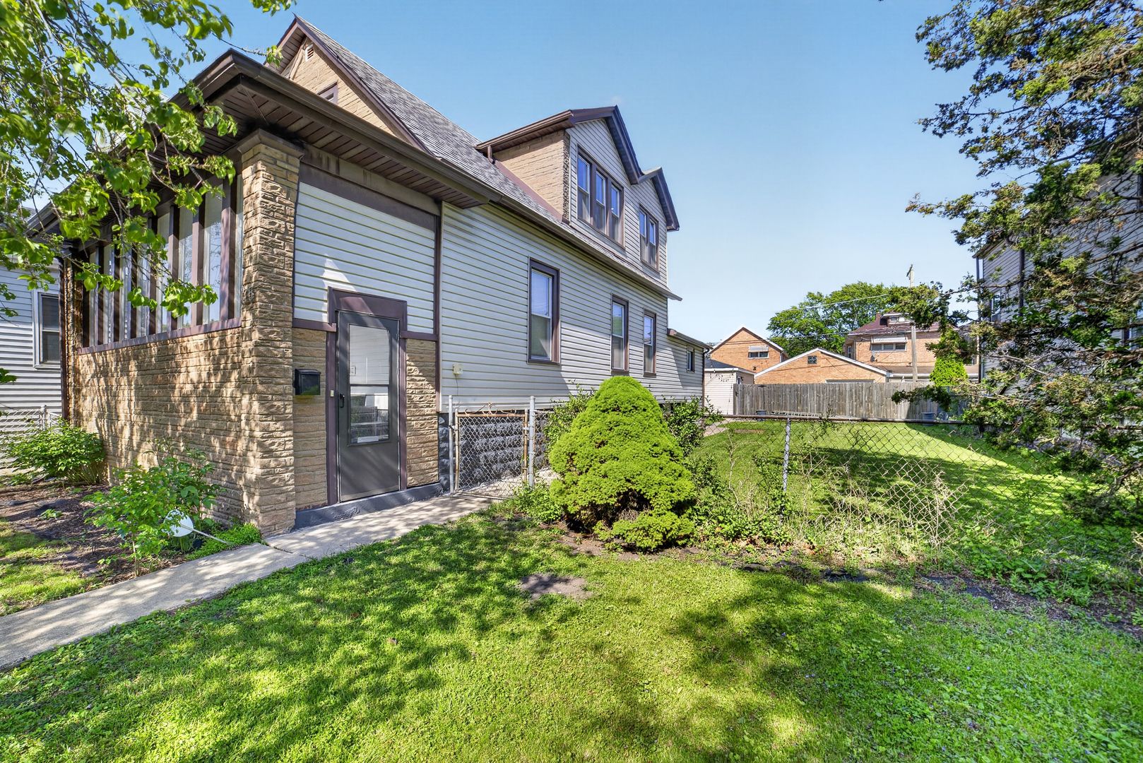 135 N 16th Avenue — Melrose Park, IL 60160