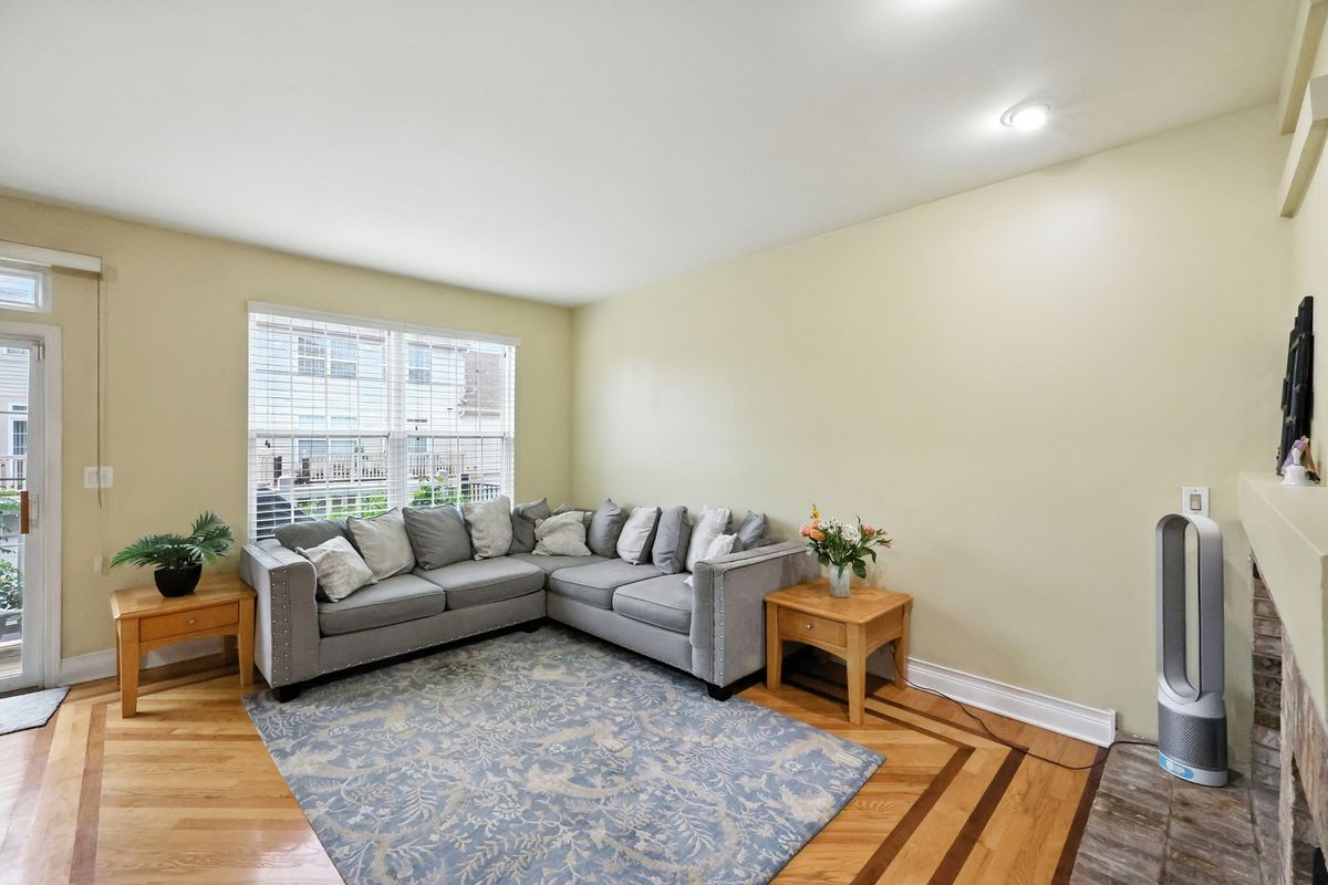 1270 Georgetown Way, Vernon Hills, IL 60061