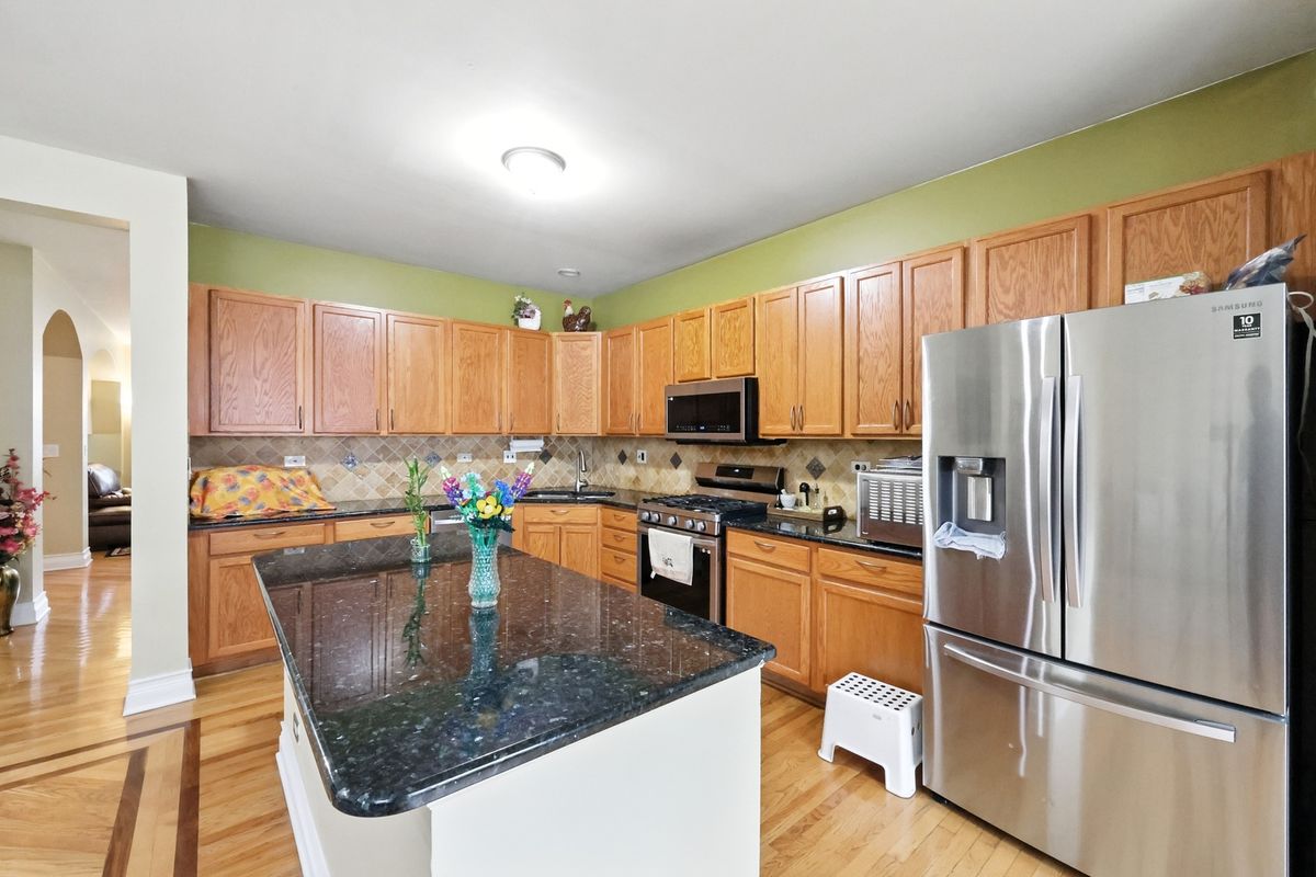 1270 Georgetown Way, Vernon Hills, IL 60061