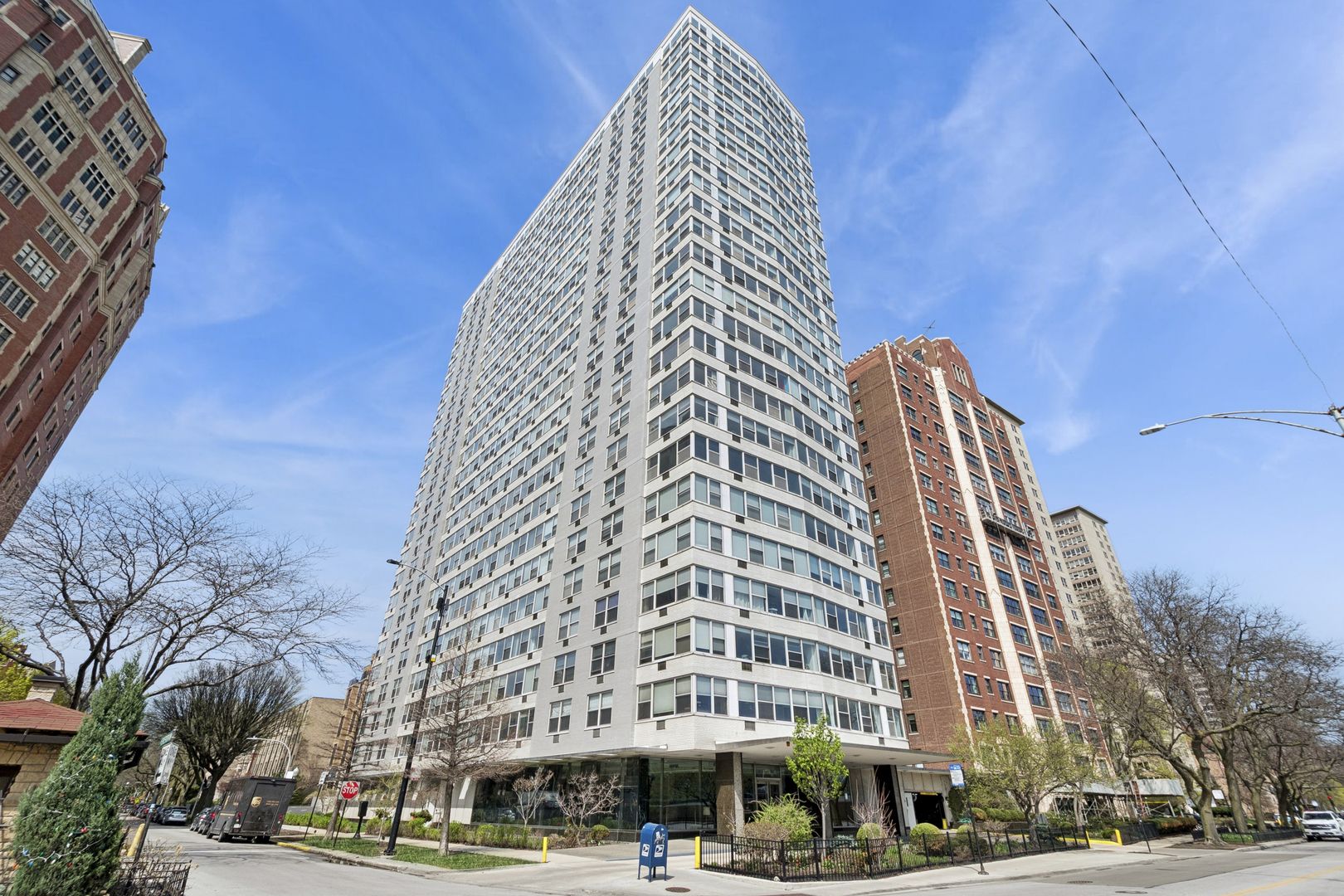 3900 N Lake Shore Drive #9B — Chicago, IL 60613