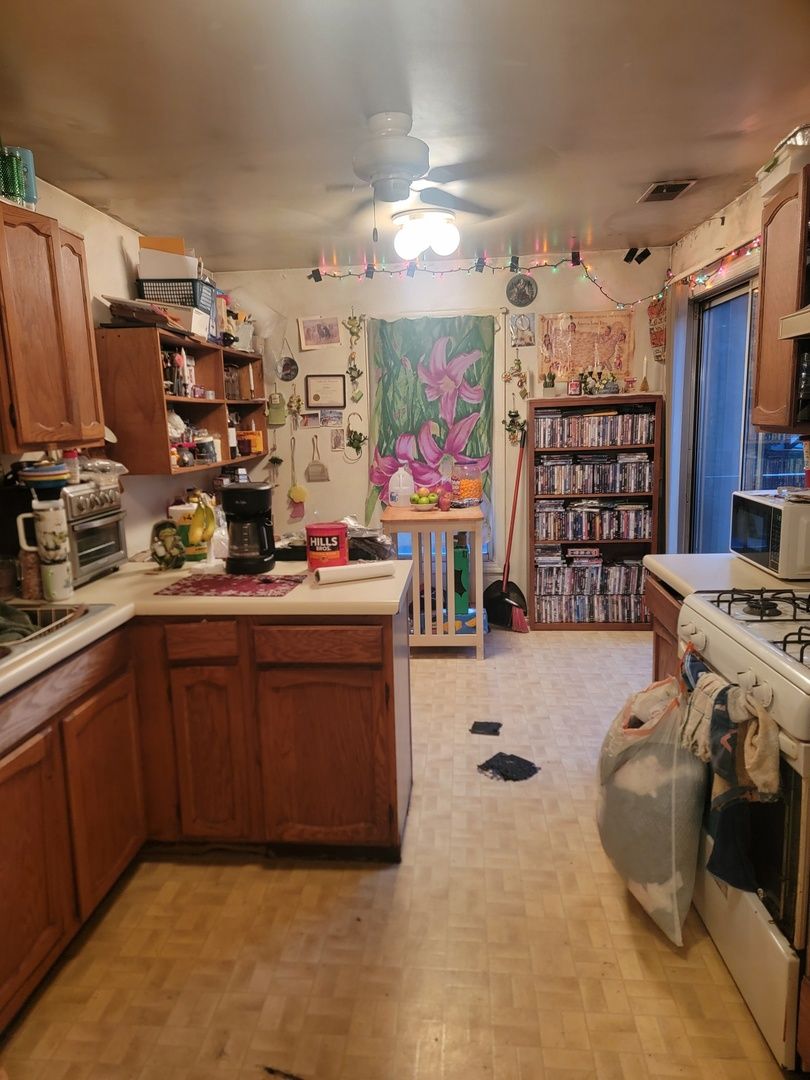 2115 Lancaster Circle #202D, Naperville, IL 60565