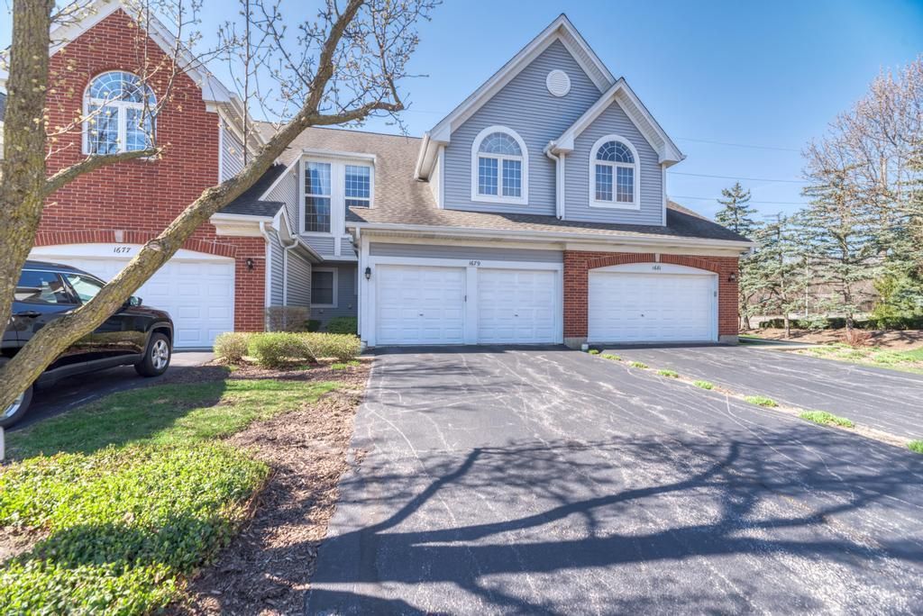 1679 W Ethans Glen Drive — Palatine, IL 60067