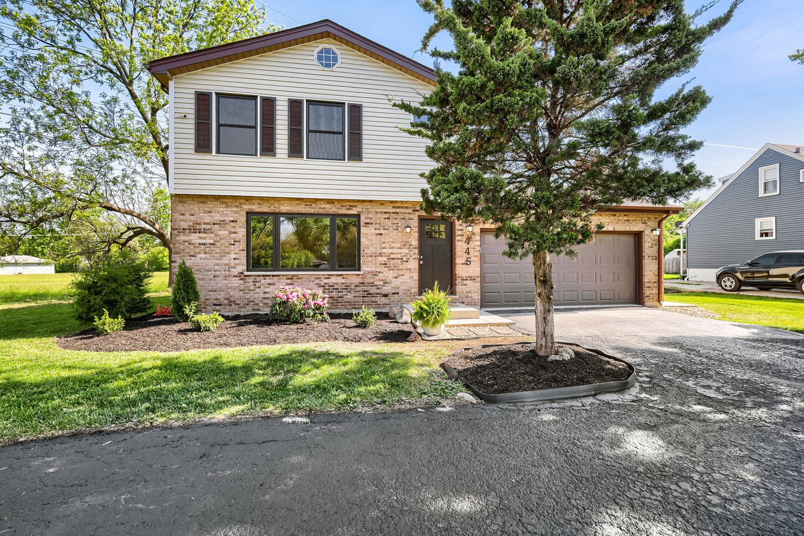 445 E Fullerton Avenue — Addison, IL 60101