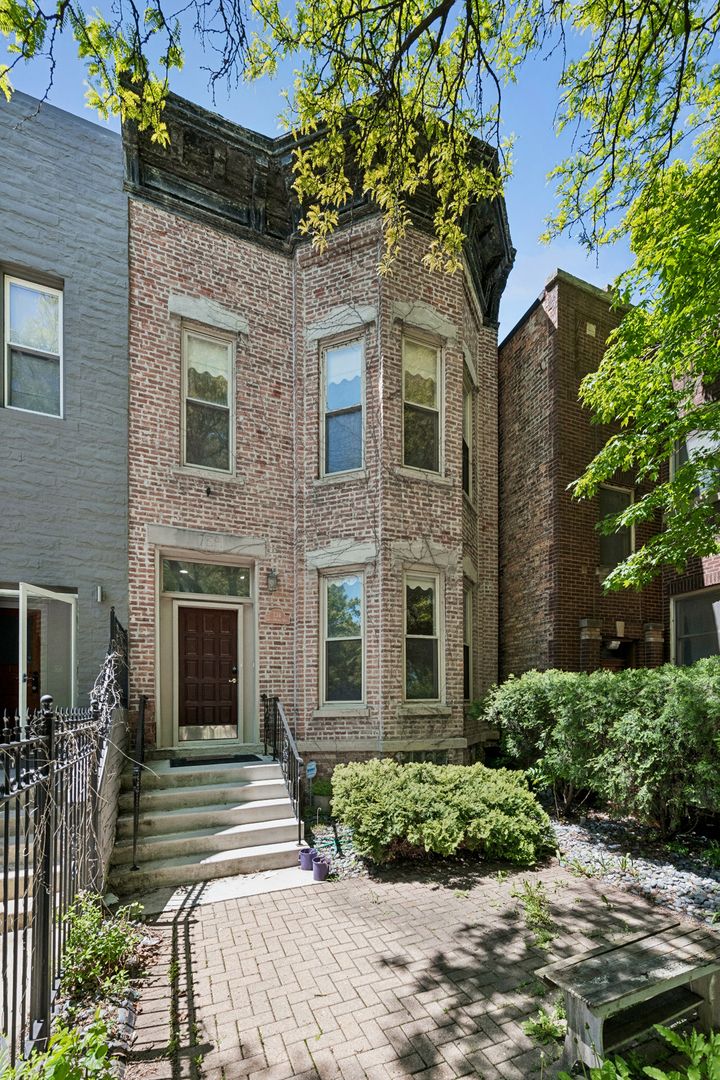 734 S Oakley Boulevard — Chicago, IL 60612