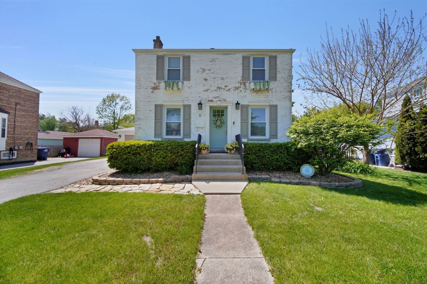 6 Iroquois Drive — Clarendon Hills, IL 60514