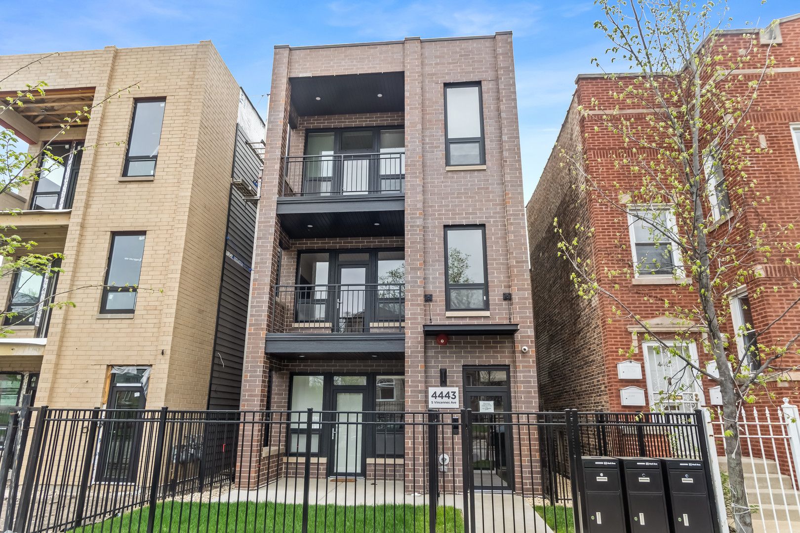 4447 S Vincennes Avenue #2 — Chicago, IL 60653