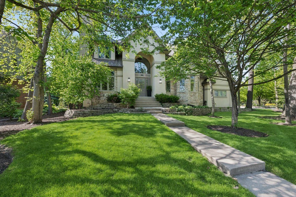 203 Crooked Tree Court — Naperville, IL 60565