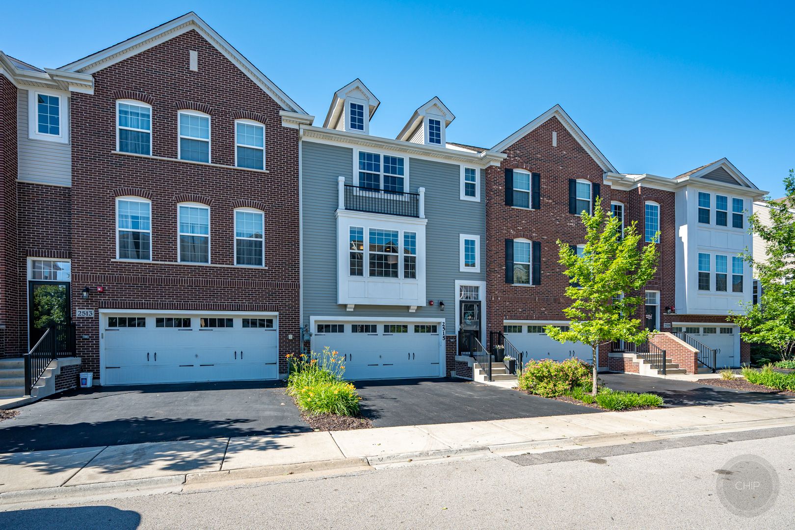 2515 Huntleigh Lane — Woodridge, IL 60517