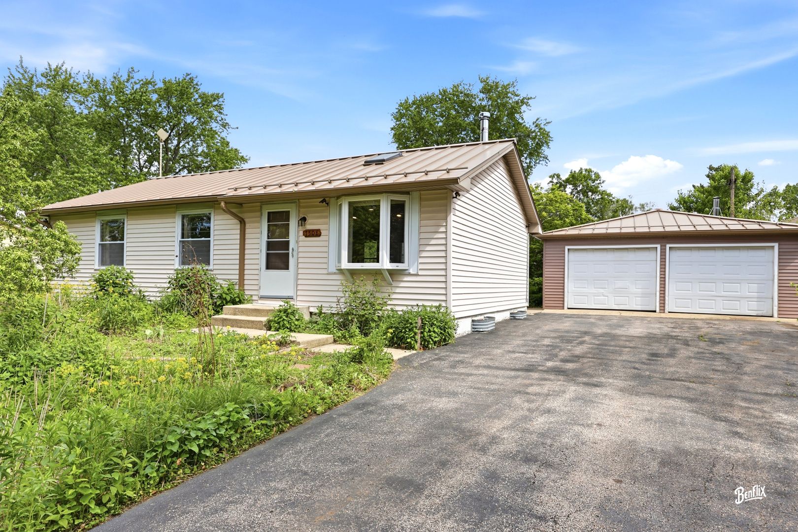 1508 N Poplar Street — Holiday Hills, IL 60051