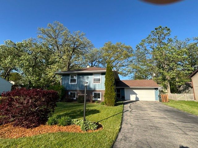 203 CEDARWOOD Lane — Antioch, IL 60002