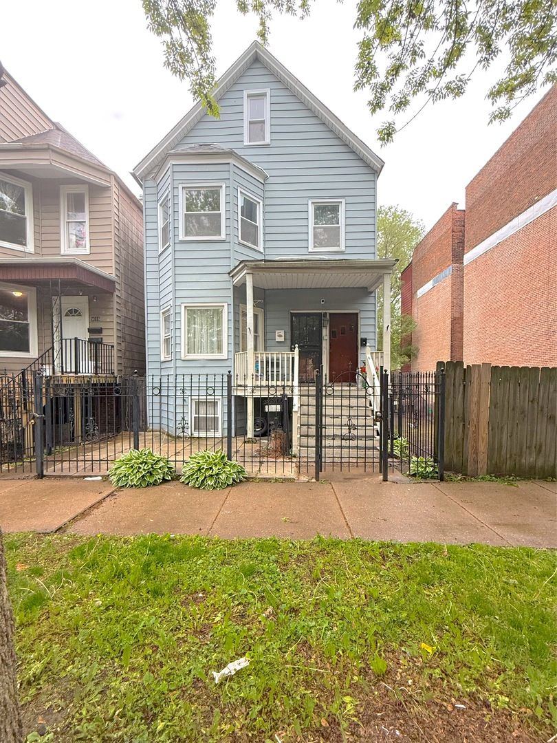 9014 S Escanaba Avenue — Chicago, IL 60617