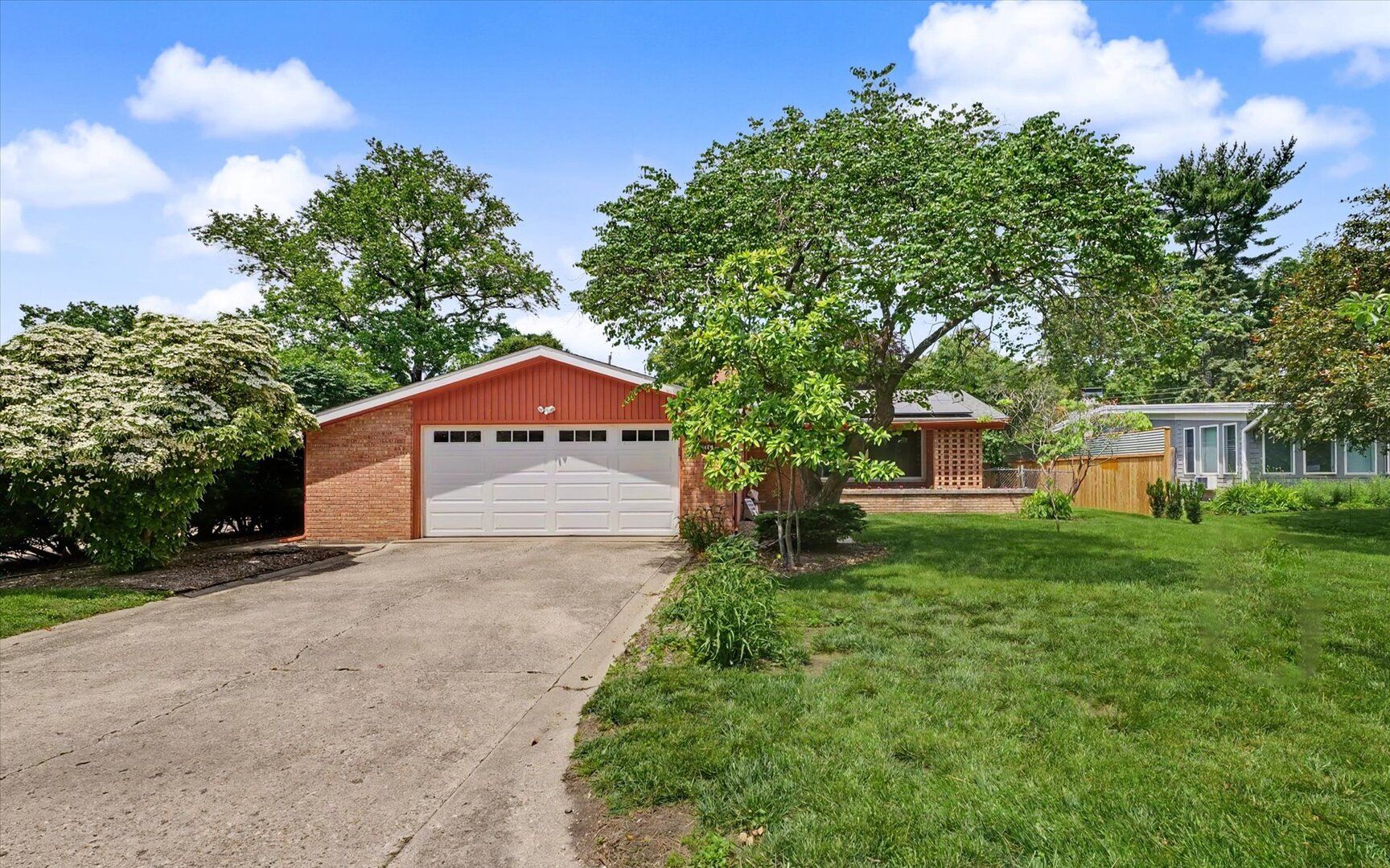 306 Sunnycrest Court W — Urbana, IL 61801