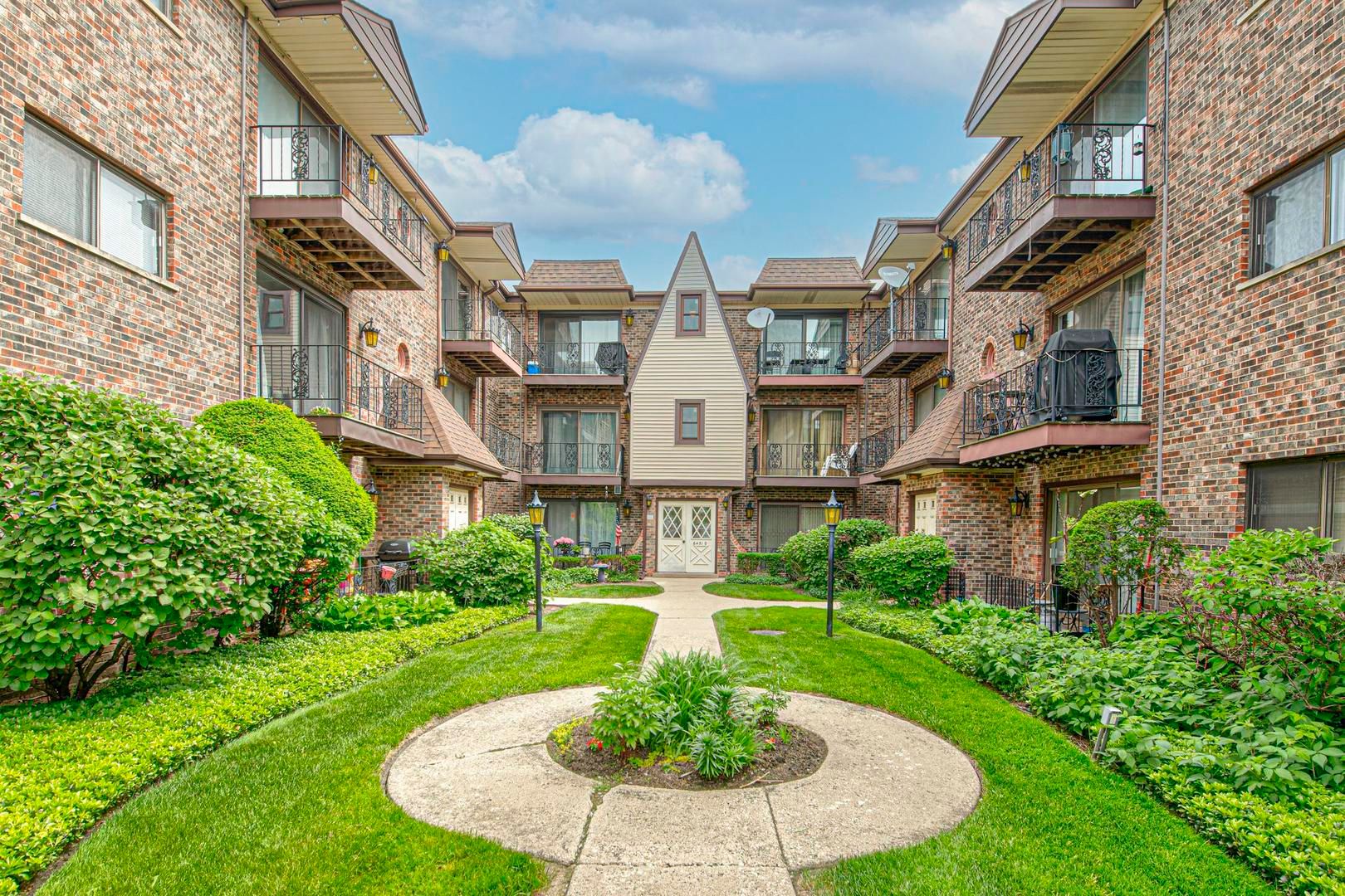 6451 N Northwest Highway #C-2S — Chicago, IL 60631