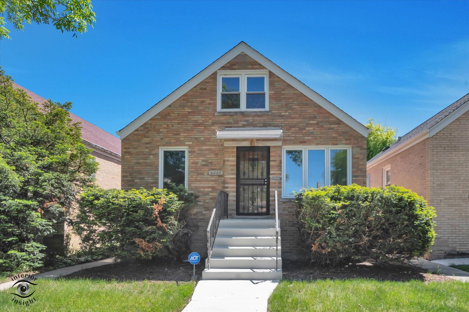 6219 W Montrose Avenue — Chicago, IL 60634