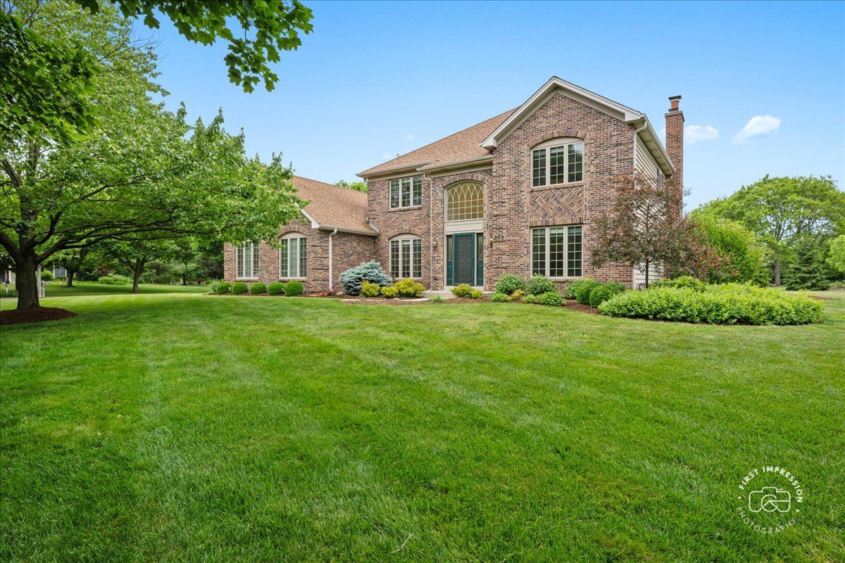 202 Windsor Circle — St. Charles, IL 60175